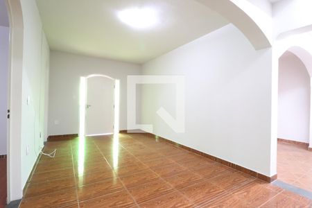 Casa para alugar com 8 quartos, 250m² em Saraiva, Uberlândia