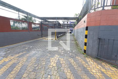 Entrada de veículos  de apartamento à venda com 2 quartos, 56m² em Taboão, Diadema