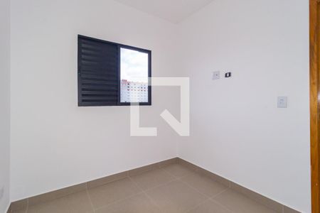 Quarto 1 de apartamento para alugar com 2 quartos, 42m² em Vila Antonieta, São Paulo