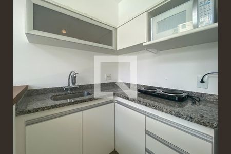 Cozinha de apartamento para alugar com 1 quarto, 50m² em Indianópolis, São Paulo