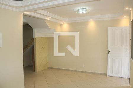 Casa de Condomínio para alugar com 3 quartos, 200m² em Jardim Petropolis, Cotia