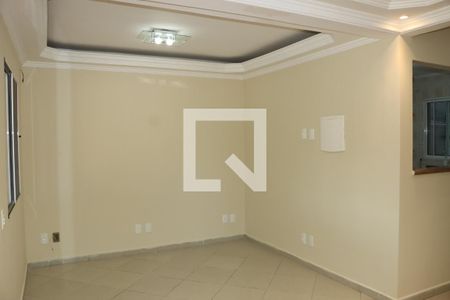 Casa de Condomínio para alugar com 3 quartos, 200m² em Jardim Petropolis, Cotia