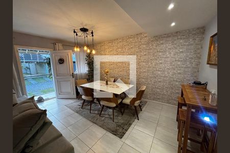 Sala de casa de condomínio à venda com 4 quartos, 130m² em Recreio dos Bandeirantes, Rio de Janeiro