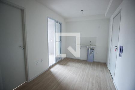 Sala e Cozinha  de apartamento para alugar com 2 quartos, 32m² em Vila Plana, São Paulo