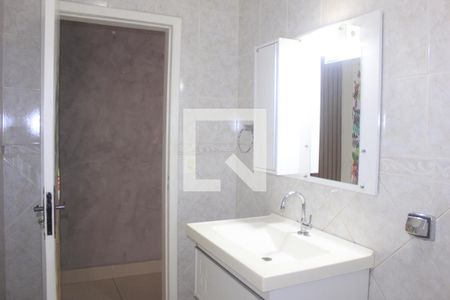 Banheiro social 1 de casa para alugar com 3 quartos, 237m² em Jardim Santa Maria, Guarulhos