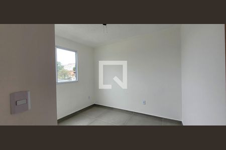 Apartamento para alugar com 2 quartos, 40m² em Maria Augusta, Itaquaquecetuba