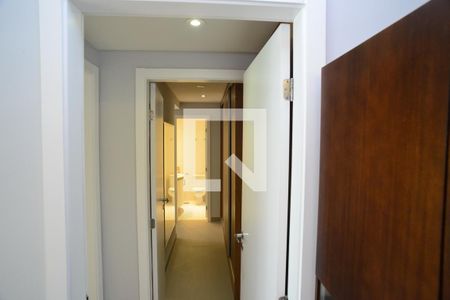 Corredor de apartamento para alugar com 2 quartos, 117m² em Barra da Tijuca, Rio de Janeiro