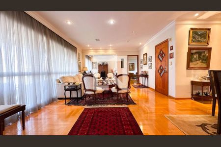 Apartamento à venda com 3 quartos, 226m² em Vila Suzana, São Paulo