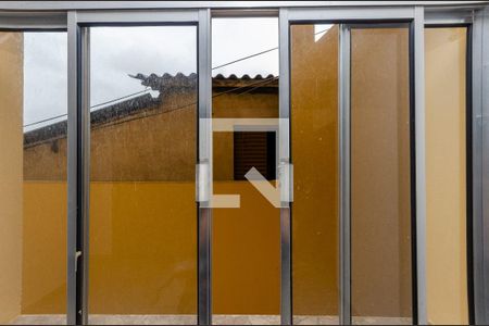 Sala - Janela de casa para alugar com 2 quartos, 52m² em Itaberaba, São Paulo