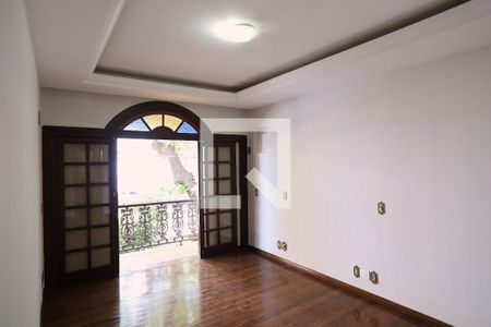 Suíte de casa para alugar com 6 quartos, 250m² em Santo Antônio, Belo Horizonte
