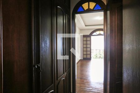 Closet da suíte de casa para alugar com 6 quartos, 250m² em Santo Antônio, Belo Horizonte