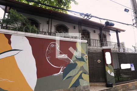 Fachada de casa para alugar com 6 quartos, 250m² em Santo Antônio, Belo Horizonte