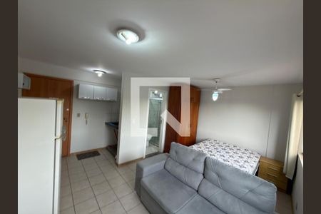 Sala e cozinha de kitnet/studio para alugar com 1 quarto, 38m² em Eqn 412/413, Brasília