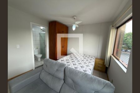 Sala e cozinha de kitnet/studio para alugar com 1 quarto, 38m² em Eqn 412/413, Brasília