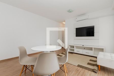 Sala de apartamento para alugar com 2 quartos, 67m² em Santo Amaro, São Paulo