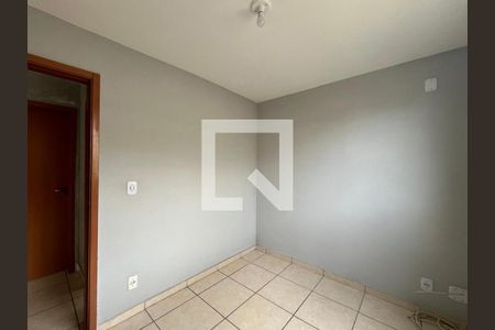 Quarto 1 de apartamento para alugar com 2 quartos, 54m² em Taquara, Rio de Janeiro