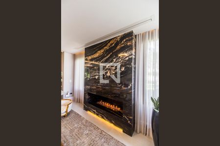 Detalhe Sala de casa de condomínio à venda com 5 quartos, 500m² em Alphaville, Santana de Parnaíba