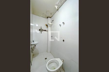 Banheiro de kitnet/studio para alugar com 1 quarto, 30m² em Liberdade, São Paulo