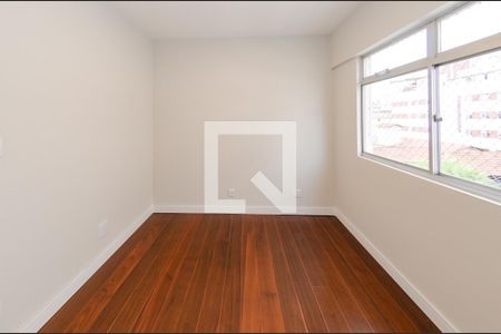 Quarto 2 de apartamento à venda com 3 quartos, 110m² em Santo Antônio, Belo Horizonte