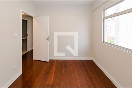 Quarto 1 de apartamento à venda com 3 quartos, 110m² em Santo Antônio, Belo Horizonte