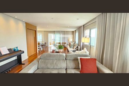 Apartamento à venda com 3 quartos, 220m² em Vila Suzana, São Paulo