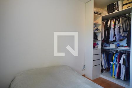 Quarto 1 de apartamento para alugar com 2 quartos, 45m² em Humaitá, Porto Alegre
