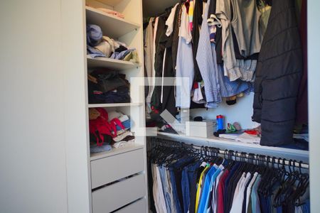 Closet  de apartamento para alugar com 2 quartos, 45m² em Humaitá, Porto Alegre