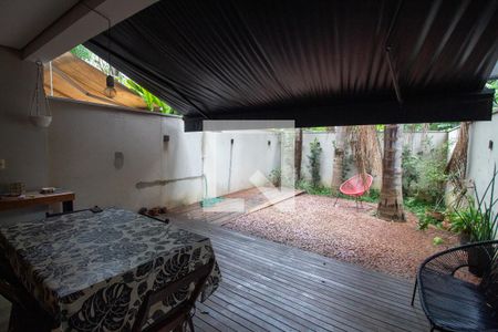 Quintal de casa para alugar com 4 quartos, 200m² em Caxingui, São Paulo