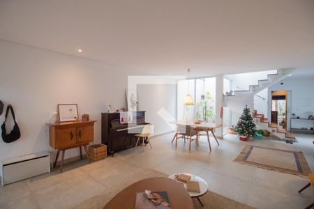 Sala de casa para alugar com 4 quartos, 200m² em Caxingui, São Paulo