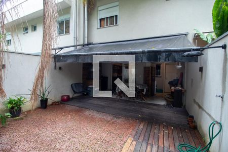 Quintal de casa para alugar com 4 quartos, 200m² em Caxingui, São Paulo