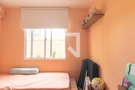 Quarto 2 de apartamento para alugar com 2 quartos, 60m² em Uberaba, Curitiba