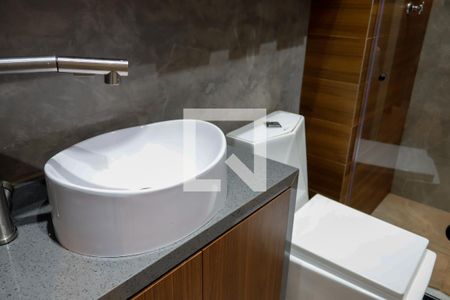 Banheiro de kitnet/studio para alugar com 1 quarto, 26m² em Bonfim, Osasco