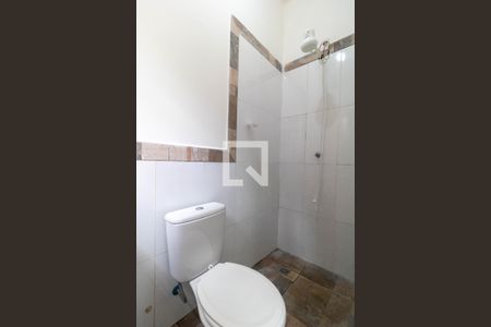 Banheiro de kitnet/studio para alugar com 1 quarto, 20m² em Cidade Universitária, Campinas