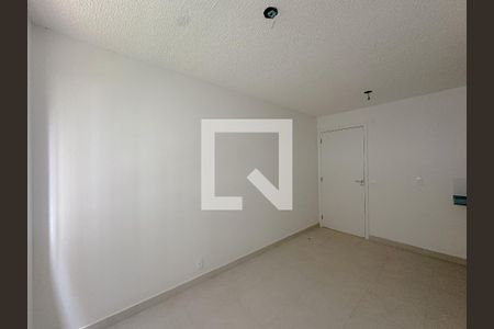 Sala/Cozinha de apartamento para alugar com 2 quartos, 34m² em Parque Industrial Tomas Edson, São Paulo