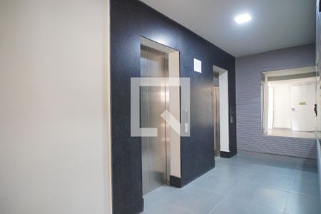 Hall de entrada de apartamento à venda com 2 quartos, 60m² em Jardim Sabará, Porto Alegre