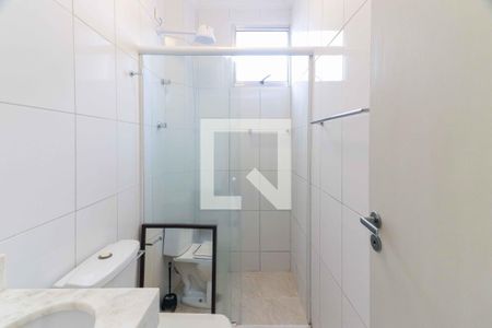 Banheiro de apartamento à venda com 2 quartos, 57m² em Vila Butantã, São Paulo