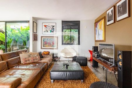 Casa à venda com 2 quartos, 221m² em Alto de Pinheiros, São Paulo