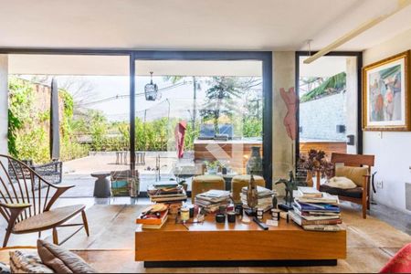 Casa à venda com 2 quartos, 221m² em Alto de Pinheiros, São Paulo