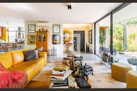 Casa à venda com 2 quartos, 221m² em Alto de Pinheiros, São Paulo