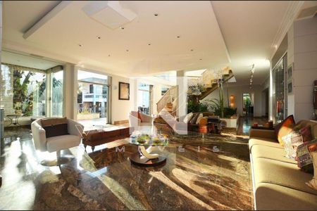 Casa à venda com 4 quartos, 1128m² em Alto da Lapa, São Paulo