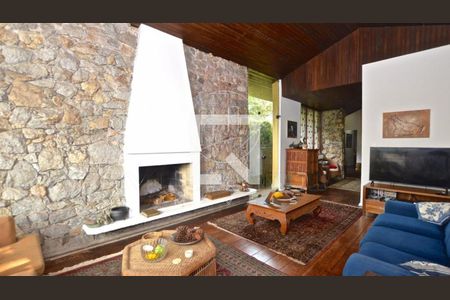 Casa à venda com 3 quartos, 200m² em Alto de Pinheiros, São Paulo