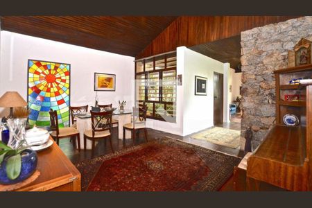 Casa à venda com 3 quartos, 200m² em Alto de Pinheiros, São Paulo