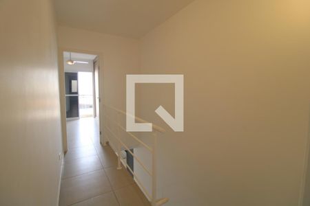 Corredor de casa de condomínio para alugar com 2 quartos, 81m² em Vila Romano, São Paulo