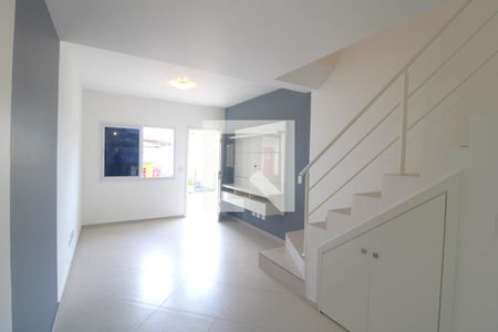 Sala de casa de condomínio para alugar com 2 quartos, 81m² em Vila Romano, São Paulo