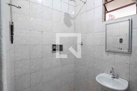 Banheiro social de casa para alugar com 2 quartos, 150m² em Nacional, Contagem