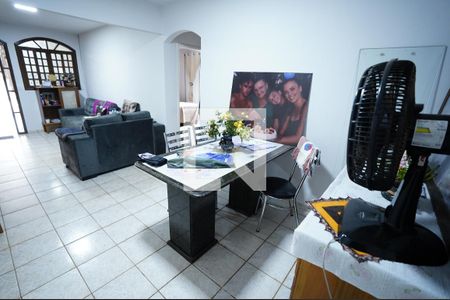 Sala de casa de condomínio para alugar com 3 quartos, 185m² em Anhangüera, Goiânia