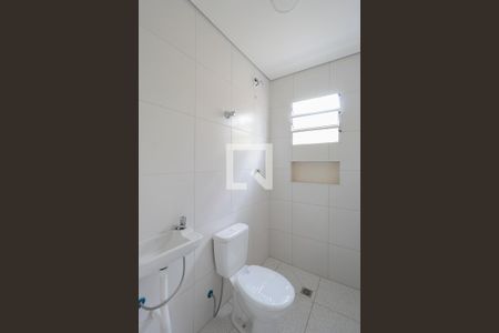 Banheiro de casa para alugar com 1 quarto, 35m² em Lauzane Paulista, São Paulo