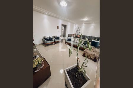 Casa à venda com 5 quartos, 220m² em Fundação, São Caetano do Sul