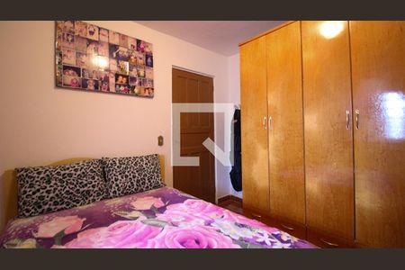 Casa à venda com 3 quartos, 182m² em Vila Tolstoi, São Paulo