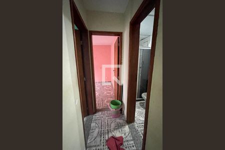 Corredor de apartamento para alugar com 2 quartos, 54m² em Vila Oito de Maio, Duque de Caxias